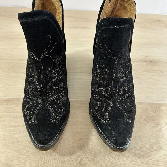 Elegant Black Ankle Boots with Intricate Stitching. The brand is Circle G. - Picture 5 of 16